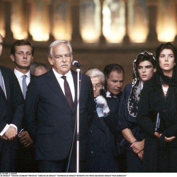 Le prince Rainier III de Monaco entouré du prince Albert, de Stefano Casiraghi, de la princesse Stéphanie et de la princesse Caroline en 1985.