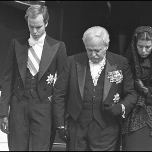 Le prince Albert, le prince Rainier III et la princesse Caroline de Monaco lors des obsèques de la princesse Grace (Grace Kelly) en septembre 1982.