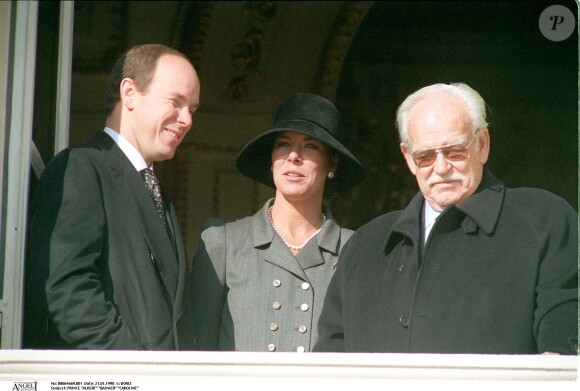 Le prince Albert, la princesse Caroline et le prince Rainier III de Monaco lors des célébrations de Sainte Dévoté en janvier 1988.