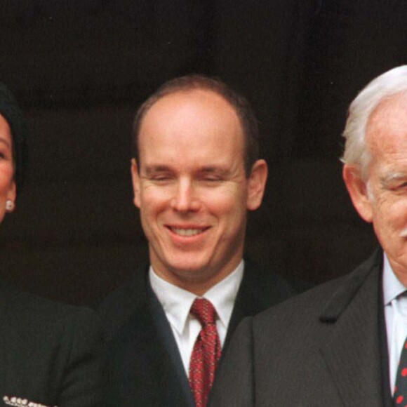 La princesse Caroline, le prince Albert et le prince Rainier III en janvier 1997 au palais princier lors de la Sainte Dévote.