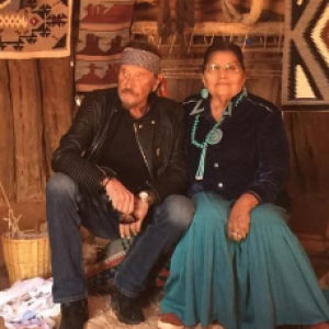 Johnny Hallyday et sa bande en plein road trip à travers les Etats-Unis - Escale à Monument Valley, le 24 septemnbre 2016.