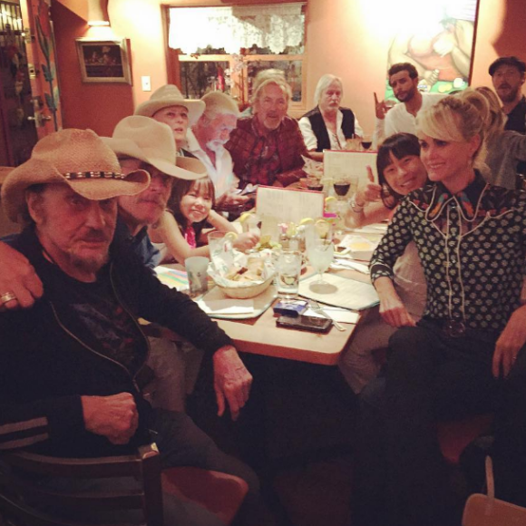 Johnny Hallyday et sa bande en plein road trip à travers les Etats-Unis - Dîner en amis avec Laeticia à Santa Fe, le 21 septembre 2016.