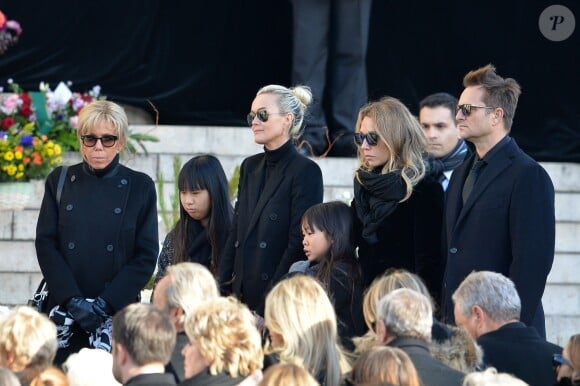 Brigitte Macron, David Hallyday, Laura Smet, Laeticia Hallyday, ses filles Jade et Joy devant l'église de la Madeleine pour les obsèques de Johnny Hallyday à Paris, France, le 9 décembre 2017. © Veeren/Bestimage