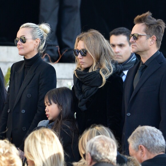 Brigitte Macron, David Hallyday, Laura Smet, Laeticia Hallyday, ses filles Jade et Joy devant l'église de la Madeleine pour les obsèques de Johnny Hallyday à Paris, France, le 9 décembre 2017. © Veeren/Bestimage