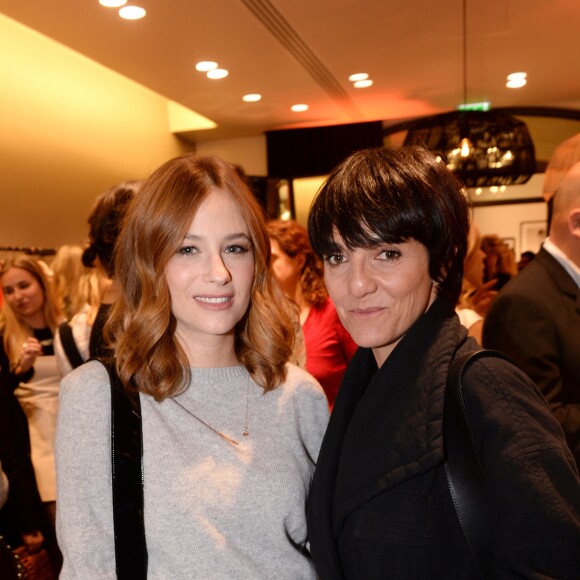 Exclusif - Mélanie Bernier et Florence Foresti lors de l'inauguration de la boutique Ba&Sh à l'hôtel Royal Monceau à Paris le 15 mars 2018. Pour la toute première fois, Ba&sh collabore avec Le Royal Monceau et imagine pour l'occasion un pop-up store inédit au sein du palace de la capitale. Deux entités aux univers respectifs qui se ressemblent, à la fois chics et parisiens. Audace, ambition et féminité ont été les maîtres mots dans l'élaboration de ce tout nouveau projet imaginé par Barbara et Sharon, fondatrices de la marque, qui souhaitaient également y apporter une dimension internationale en choisissant ce cadre exclusif. Au programme, la totalité des pièces de la collection printemps-été 2018 de la griffe mais aussi des lignes capsules ultra-inédites en édition limitée vendues uniquement au Royal Monceau, le tout niché dans un espace chaleureux et boisé. Une nouvelle adresse éphémère à découvrir dès maintenant, pour une durée de 6 mois. © Rachid Bellak / Bestimage