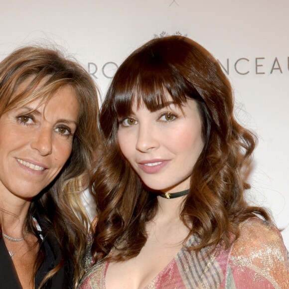 Exclusif - Barbara Boccara, Alix Bénézech lors de l'inauguration de la boutique Ba&Sh à l'hôtel Royal Monceau à Paris le 15 mars 2018. Pour la toute première fois, Ba&sh collabore avec Le Royal Monceau et imagine pour l'occasion un pop-up store inédit au sein du palace de la capitale. Deux entités aux univers respectifs qui se ressemblent, à la fois chics et parisiens. Audace, ambition et féminité ont été les maîtres mots dans l'élaboration de ce tout nouveau projet imaginé par Barbara et Sharon, fondatrices de la marque, qui souhaitaient également y apporter une dimension internationale en choisissant ce cadre exclusif. Au programme, la totalité des pièces de la collection printemps-été 2018 de la griffe mais aussi des lignes capsules ultra-inédites en édition limitée vendues uniquement au Royal Monceau, le tout niché dans un espace chaleureux et boisé. Une nouvelle adresse éphémère à découvrir dès maintenant, pour une durée de 6 mois. © Rachid Bellak / Bestimage