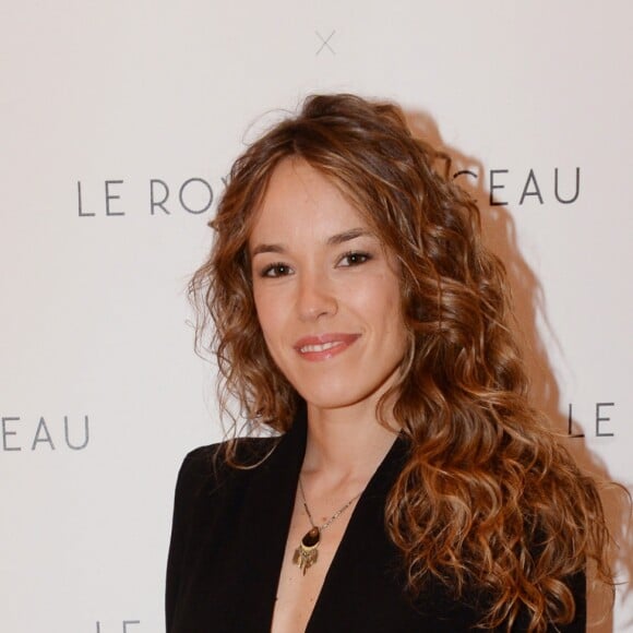 Exclusif - Elodie Fontan lors de l'inauguration de la boutique Ba&Sh à l'hôtel Royal Monceau à Paris le 15 mars 2018. Pour la toute première fois, Ba&sh collabore avec Le Royal Monceau et imagine pour l'occasion un pop-up store inédit au sein du palace de la capitale. Deux entités aux univers respectifs qui se ressemblent, à la fois chics et parisiens. Audace, ambition et féminité ont été les maîtres mots dans l'élaboration de ce tout nouveau projet imaginé par Barbara et Sharon, fondatrices de la marque, qui souhaitaient également y apporter une dimension internationale en choisissant ce cadre exclusif. Au programme, la totalité des pièces de la collection printemps-été 2018 de la griffe mais aussi des lignes capsules ultra-inédites en édition limitée vendues uniquement au Royal Monceau, le tout niché dans un espace chaleureux et boisé. Une nouvelle adresse éphémère à découvrir dès maintenant, pour une durée de 6 mois. © Rachid Bellak / Bestimage