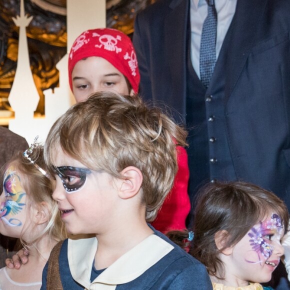 Exclusif - Elodie Gossuin-Lacherie avec ses enfants Rose, Joséphine, Jules et Léonard - Avant-première de la nouvelle saison "Festival Pirates et Princesses" de Disneyland Paris au Palais Garnier à Paris, France, le 9 mars 2018.© Cyril Moreau/Bestimage