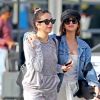 Exclusif - Selena Gomez arrive avec un Ukulélé à l'aéroport Kingsford-Smith de Sydney, Australie, le 19 mars 2018.