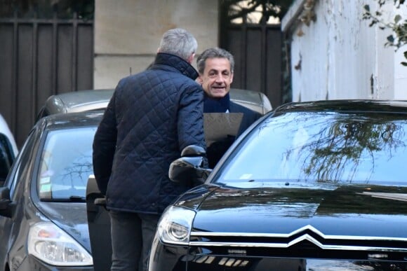 Semi-exclusif - L'avocat de Nicolas Sarkozy, Maître Thierry Herzog est venu le chercher ce matin à son domicile de Neuilly-sur-Seine pour l’emmener dans les locaux de la police judiciaire à Nanterre ou sa garde à vue doit reprendre le 21 mars 2018. Après avoir passé la journée de mardi en garde à vue, Nicolas Sarkozy en est sorti vers minuit et a dormi chez lui. L'ancien président de la République est entendu dans le cadre de l’enquête sur le possible financement par la Libye de sa campagne présidentielle victorieuse de 2007.  Semi-exclusive - Nicolas Sarkozy's lawyer, Thierry Herzog, came to get him this morning at his home in Neuilly-sur-Seine to take him to the judicial police in Nanterre where his detention must resume on March 21, 2018. After spending the day on Tuesday in custody, Nicolas Sarkozy came out around midnight and slept at home. The former French President of the Republic is heard in the context of the investigation into the possible financing by Libya of his victorious presidential campaign of 2007.21/03/2018 - Neuilly