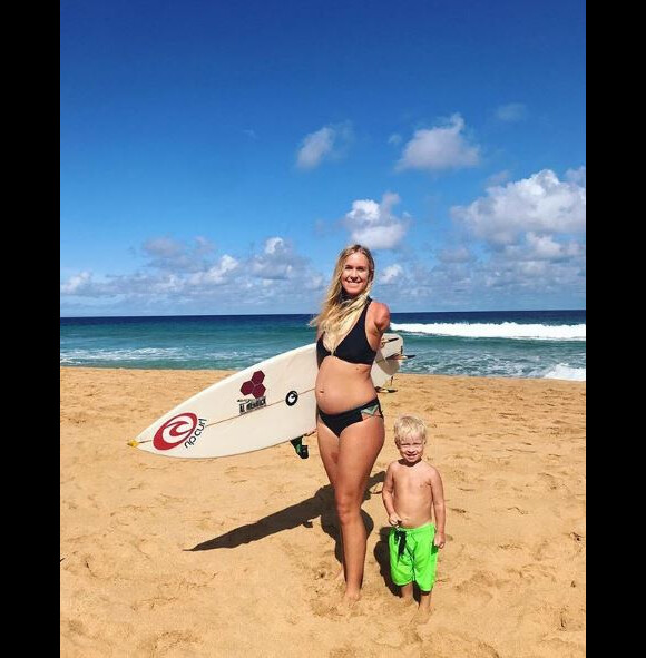 Bethany Hamilton avec son fils Tobias sur Instagram, le 18 novembre 2017. 










Bethany Hamilton



