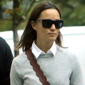 Exclusif - Pippa Middleton se promène dans le quartier de Chelsea à Londres, le 7 octobre 2017.