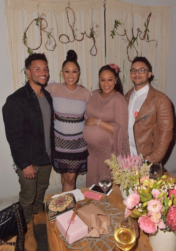 Tamera Mowry et sa soeur Tia Mowry enceinte, Tahj Mowry - Tia Mowry enceinteenceinte fête sa baby shower en famille et avec des ses amis au restaurant Il Pastaio à Beverly Hills, le 2 avril 2018
