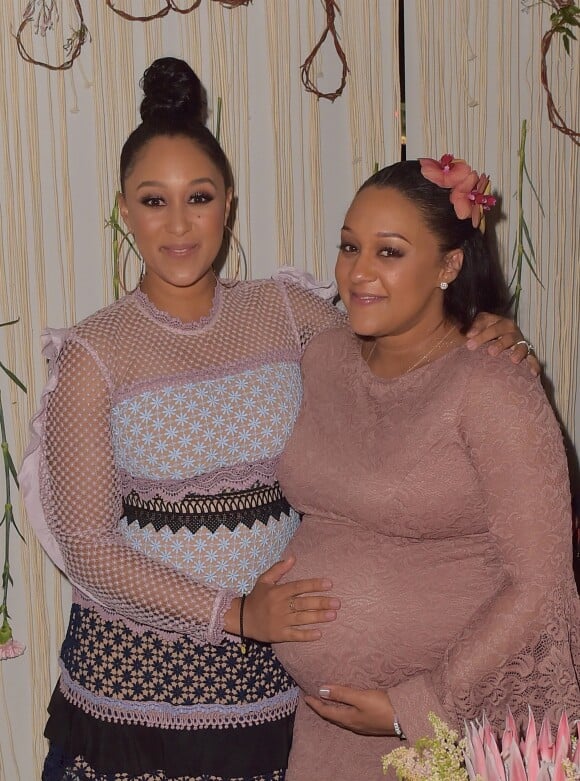 Tamera Mowry et sa soeur Tia Mowry enceinte - Tia Mowry enceinte fête sa baby shower en famille et avec des ses amis au restaurant Il Pastaio à Beverly Hills, le 2 avril 2018