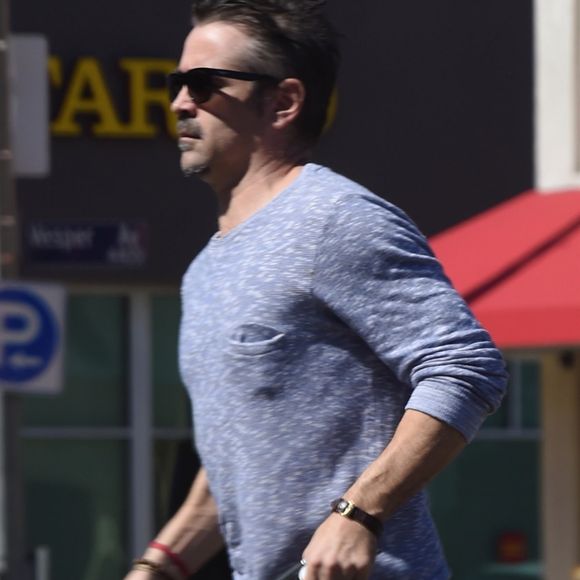 Exclusif - Colin Farrell se balade dans le quartier de Sherman Oaks, le 5 mars 2018
