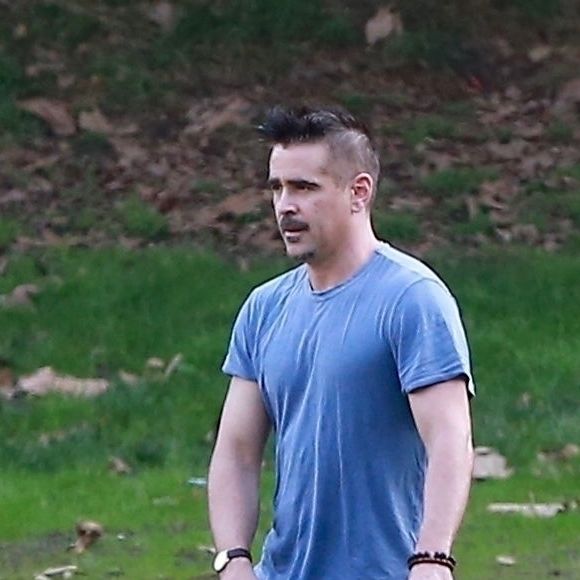 Exclusif - Colin Farrell apprend à son fils Henry à faire du vélo à Los Angeles, le 15 novembre 2017