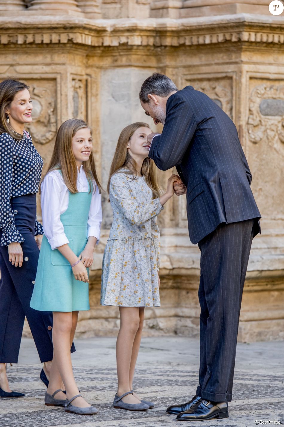 Le Roi Felipe VI D'Espagne Et La Reine Letizia D'Espagne Avec Leurs ...