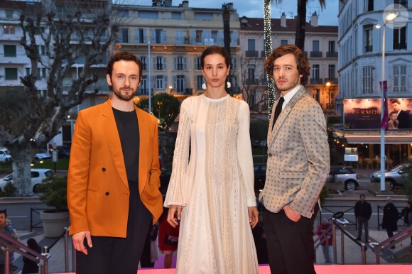 George Blagden, Elisa Lasowski et Alexander Vlahos de la série "Versailles"- Soirée d'ouverture de la 1e édition du festival CanneSéries le 4 avril 2018, à Cannes.  © Bruno Bebert/Bestimage