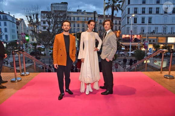 George Blagden, Elisa Lasowski et Alexander Vlahos de la série "Versailles"- Soirée d'ouverture de la 1e édition du festival CanneSéries le 4 avril 2018, à Cannes.  © Bruno Bebert/Bestimage