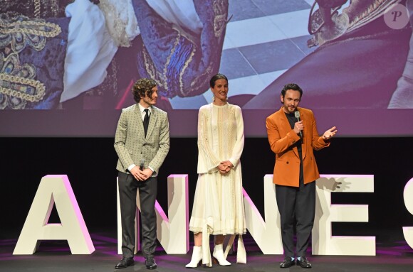 Alexander Vlahos, Elisa Lasowski et George Blagden - Soirée d'ouverture de la 1e édition du festival CanneSéries le 4 avril 2018, à Cannes.  © Bruno Bebert/Bestimage