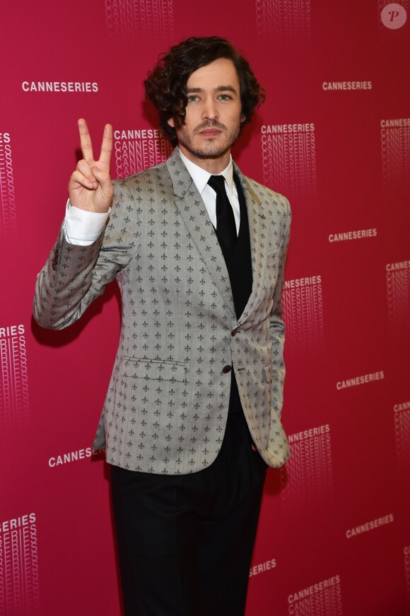 Alexander Vlahos - Soirée d'ouverture de la 1e édition du festival CanneSéries le 4 avril 2018, à Cannes.  © Bruno Bebert/Bestimage