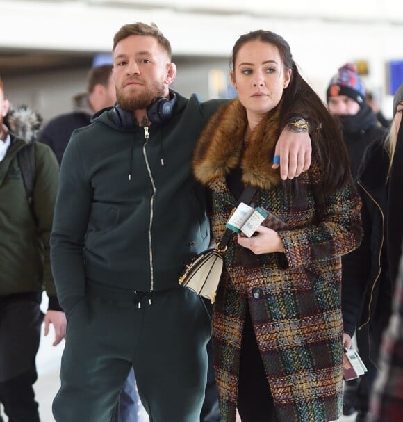 Exclusif - Conor McGregor et sa compagne Dee Devlin à l'aéroport JFK de New York le 3 février 2018.