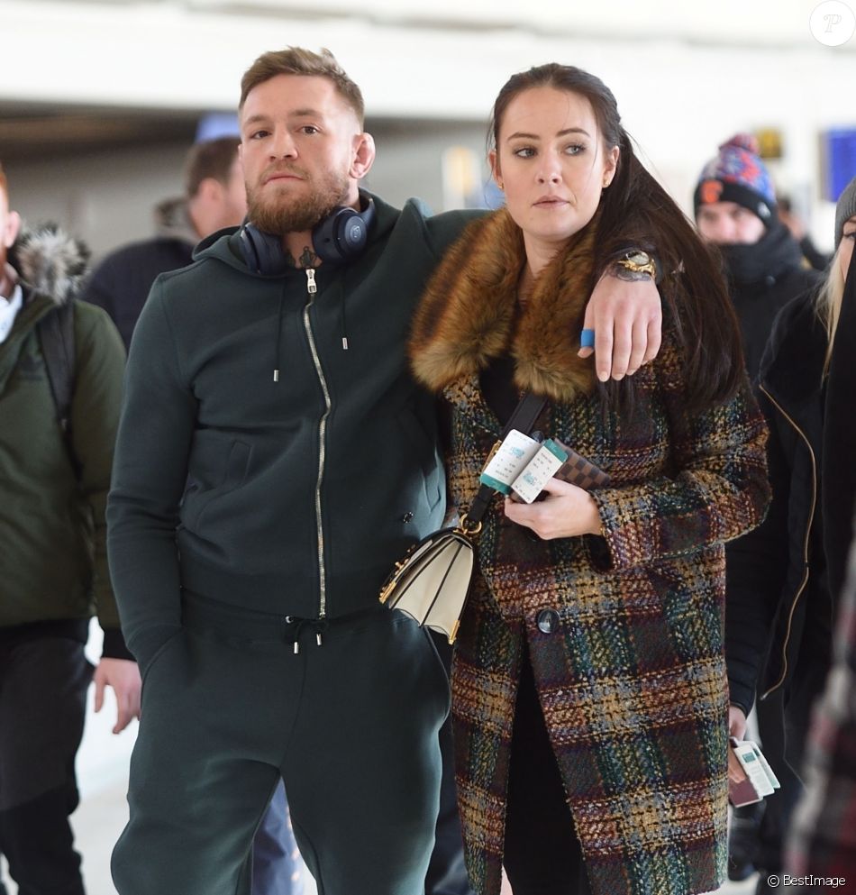 Exclusif - Conor McGregor et sa compagne Dee Devlin à l&#039;aéroport JFK de New York le 3 février 2018.