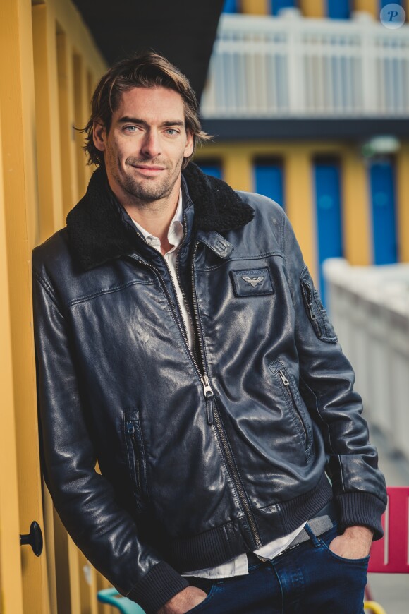 Exclusif - Shooting photo avec le sportif Camille Lacourt à la piscine Molitor le 6 décembre 2017. Camille Lacourt sera l'invité de Cyril Viguier dans "Le Journal des Territoires" le 10 janvier sur Public Sénat. © Cyril Moreau / Bestimage