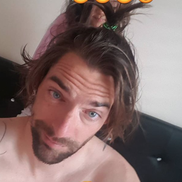 Camille Lacourt et sa fille Jazz sur Instagram, le 8 avril 2018.