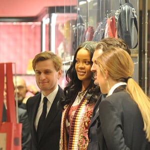 Rihanna fait du shopping dans un magasin Gucci à Milan le 6 avril 2018.