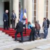 Brigitte Macron sort sur le perron du palais de l'Elysée pendant l'installation du tapis rouge avant l'arrivée de Mohammed VI, le roi du Maroc, à Paris le 10 avril 2018. © Dominique Jacovides / Bestimage