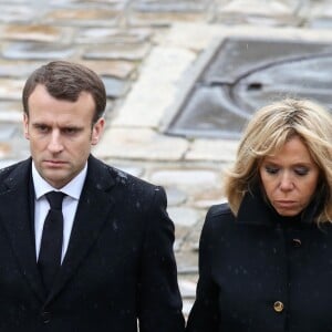 Le président Emmanuel Macron et sa femme Brigitte - Hommage national au lieutenant-colonel de gendarmerie Arnaud Beltrame aux invalides à Paris le 28 mars 2018. Arnaud Beltrame est mort après avoir pris la place d'une otage civile au supermarché Super U à Trèbes. © Dominique Jacovides / Bestimage