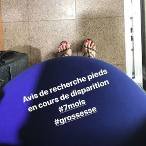 Sylvie Tellier, enceinte de 7 mois, dévoile son impressionnant baby bump.