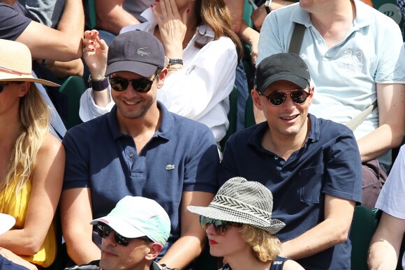 Marc-Olivier Fogiel et mari François Roelants dans les tribunes lors de la finale homme des Internationaux de Tennis de Roland-Garros à Paris le 11 juin 2017. © Dominique Jacovides-Cyril Moreau/Bestimage