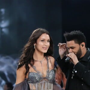 Bella Hadid défile sous les yeux de son ex-compagnon The Weeknd (Abel Tesfaye) - Défilé Victoria's Secret Paris 2016 au Grand Palais à Paris, le 30 novembre 2016. © Cyril Moreau/Bestimage