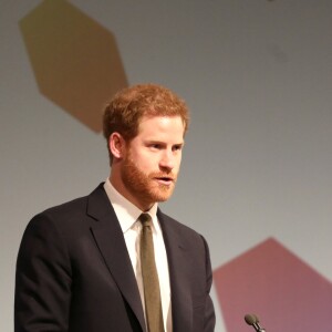 Le prince Harry lors du Commonwealth Youth Forum à Londres le 16 avril 2018, au centre de conférences Reine Elizabeth II.