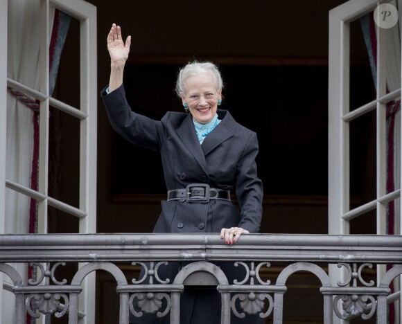 La reine Margrethe II de Danemark au balcon du palais Amalienborg à Copenhague le 16 avril 2018 pour la célébration avec le public de son 78e anniversaire, le premier depuis la mort de son mari le prince Henrik au mois de février.