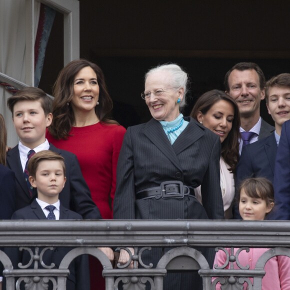 La reine Margrethe II de Danemark a pu compter sur la présence de sa famille à ses côtés au balcon du palais Amalienborg à Copenhague le 16 avril 2018 pour la célébration avec le public de son 78e anniversaire, le premier depuis la mort de son mari le prince Henrik au mois de février. La princesse Mary et ses quatre enfants, le prince Christian, la princesse Isabella, le prince Vincent et la princesse Josephine, ainsi que le prince Joachim et la princesse Marie avec les princes Nikolai, Felix, Henrik et la princesse Athena l'entouraient.