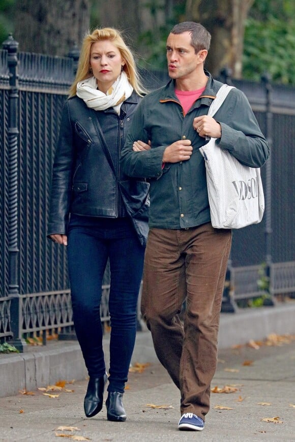 Exclusif - Hugh Dancy et sa femme Claire Danes se promène dans les rues de New York, le 25 octobre 2017.