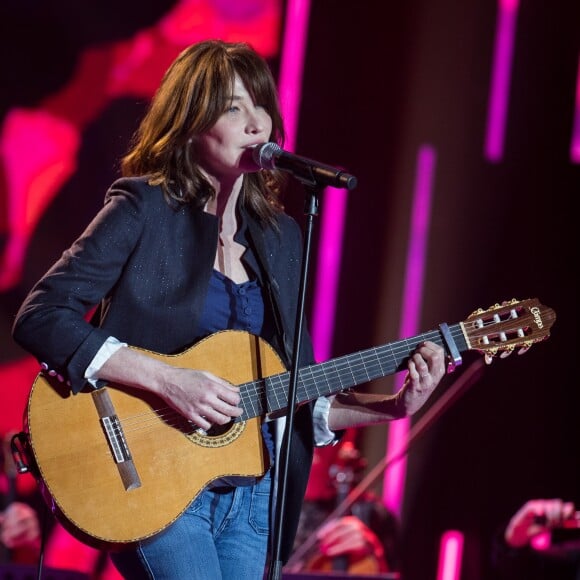 Exclusif - Carla Bruni Sarkozy - People sur le plateau de l'émission TV "Toujours ensemble, notre raison d'être" à l'occasion du Sidaction 2018 au Casino de Paris. Le 24 mars 2018 © Christophe Clovis-Cyril Moreau / Bestimage