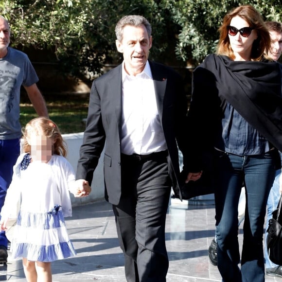 Nicolas Sarkozy, sa femme Carla Bruni et leur fille Giulia arrivent au musée de l'Acropole à Athènes. Le 24 octobre 2017.