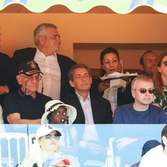 Nicolas Sarkozy et sa nièce Céline, fille de Valeria Bruni-Tedeschi et Louis Garrel, au Monte-Carlo Country Club lors du Rolex Monte-Carlo Masters 2018 à Roquebrune Cap Martin, France, le 21 avril 2018.