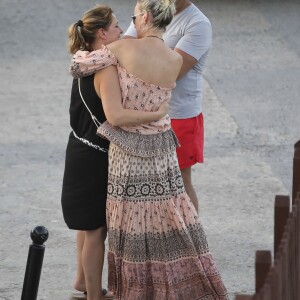 Laeticia Hallyday, est allée se recueillir sur la tombe de J.Hallyday au cimetière marin de Lorient à Saint-Barthélemy, Antilles françaises, France, le 19 avril 2018.