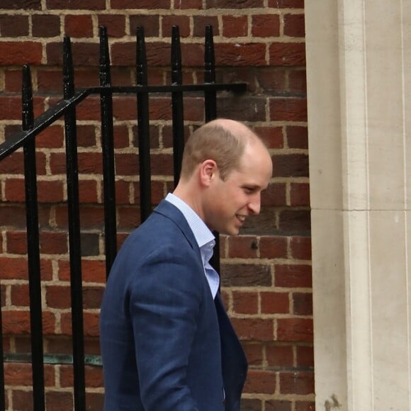 La duchesse Catherine de Cambridge et le prince William ont quitté avec leur troisième enfant la maternité de l'hôpital St Mary à Londres le 23 avril 2018 quelques heures seulement après sa naissance.