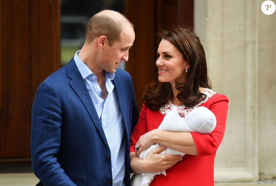 La Duchesse Catherine De Cambridge Kate Middleton Et Le Prince William Avec Leur Bebe Leur Troisieme Enfant Devant La Maternite De L Hopital St Mary A Londr Purepeople