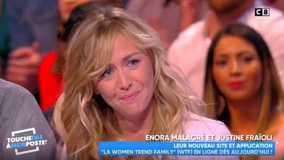 Énora Malagré émue aux larmes pour son retour dans "Touche pas à mon poste" (C8) lundi 23 avril 2018.