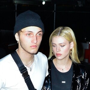 Anwar Hadid et sa compagne Nicola Peltz à l'anniversaire de Gigi à New York. Le 23 avril 2018.