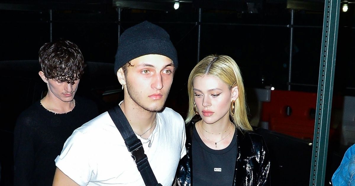 Anwar Hadid et sa compagne Nicola Peltz à l'anniversaire de Gigi à New ...