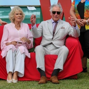 Le prince Charles et Camilla Parker Bowles en visite au village des athlètes des 21ème Jeux du Commonwealth sur la Gold Coast en Australie, le 5 avril 2018.