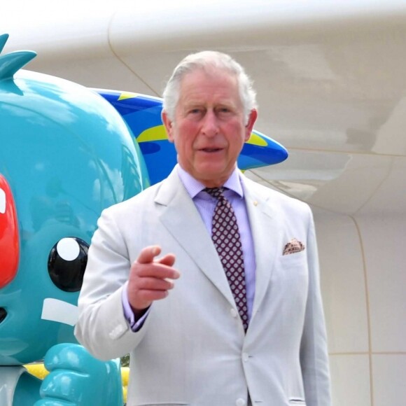 Le prince Charles et Camilla Parker Bowles en visite au village des athlètes des 21ème Jeux du Commonwealth sur la Gold Coast en Australie, le 5 avril 2018.